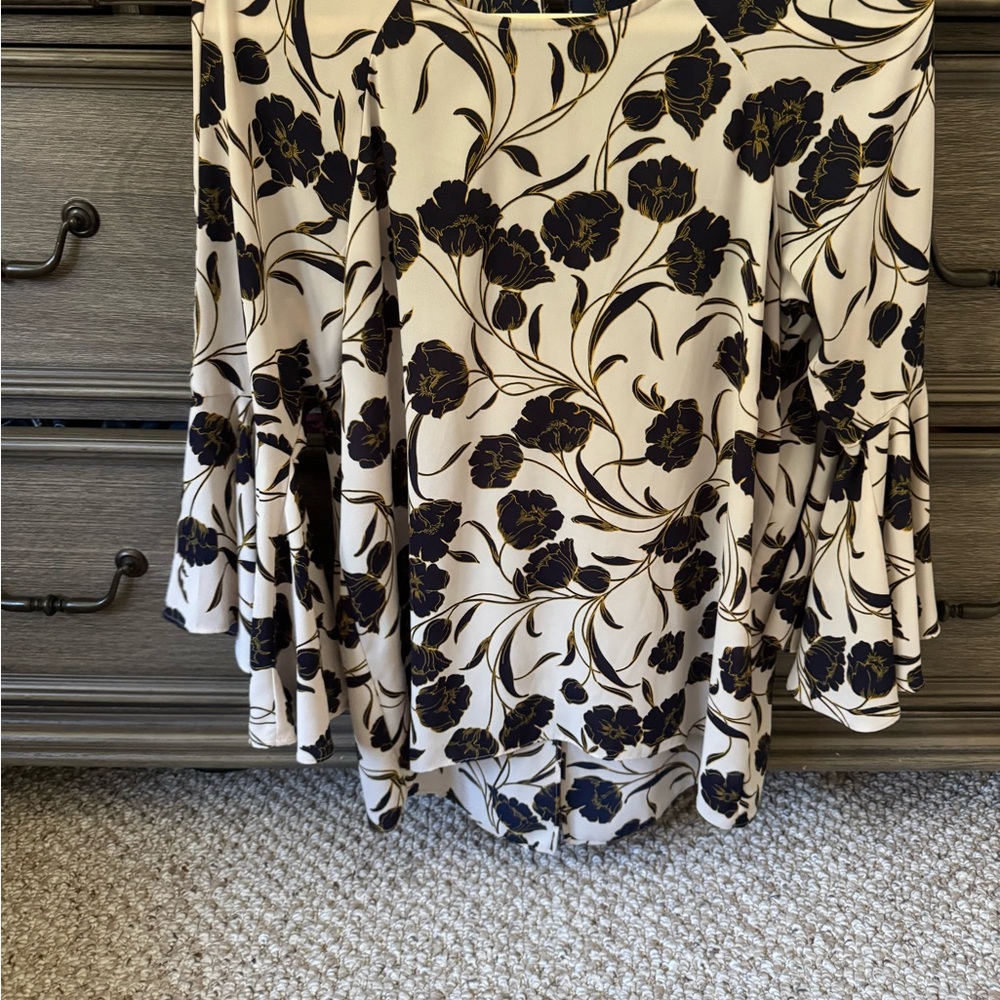 Boho Chic LC Lauren Conrad Black Floral flowy sleeves never worn Sz Med